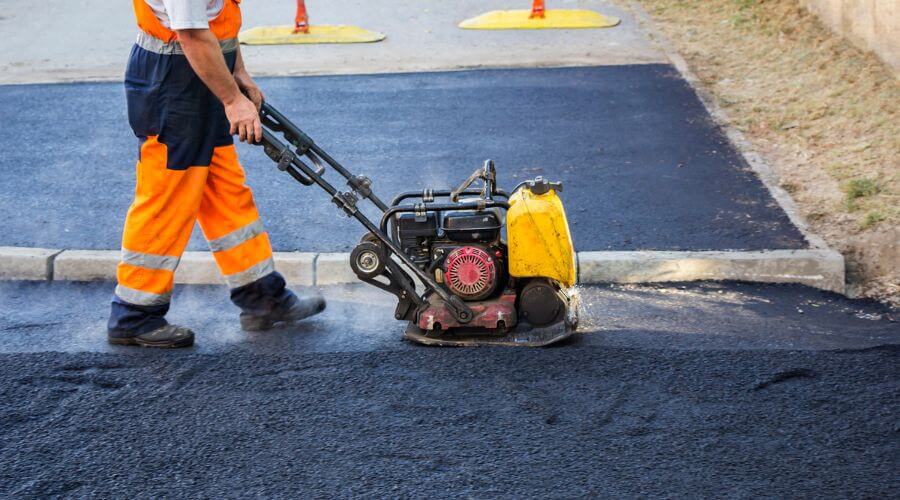 Professional gutter cleaning in Castleton, VA